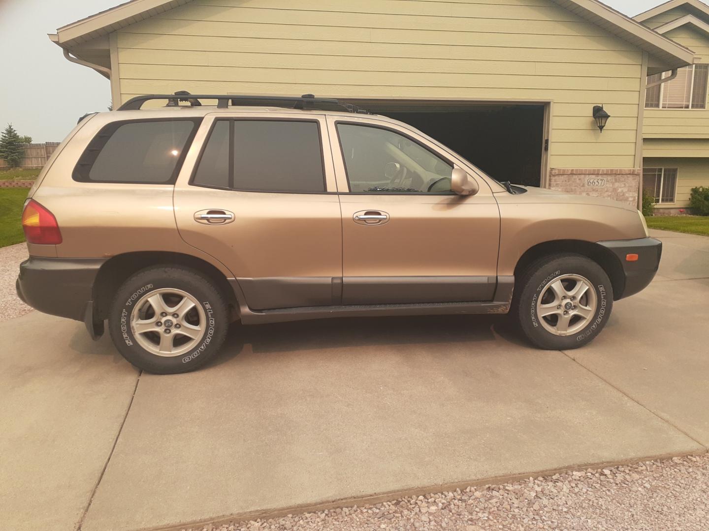 2003 Hyundai Santa Fe GLS (KM8SC73D93U) with an 2.7 V6 engine, Automatic transmission, located at 2015 Cambell Street, Rapid City, SD, 57701, (605) 342-8326, 44.066433, -103.191772 - CONSIGMENT VEHICLE CASH ONLY NO FINANCING CALL OR TEXT JEFF FOR MORE INFO 605-390-0478 - Photo#3